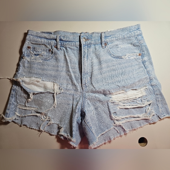 American Eagle Outfitters Distressed Light Blue Jean Shorts 31/12 Strigid NWT - Picture 1 of 7